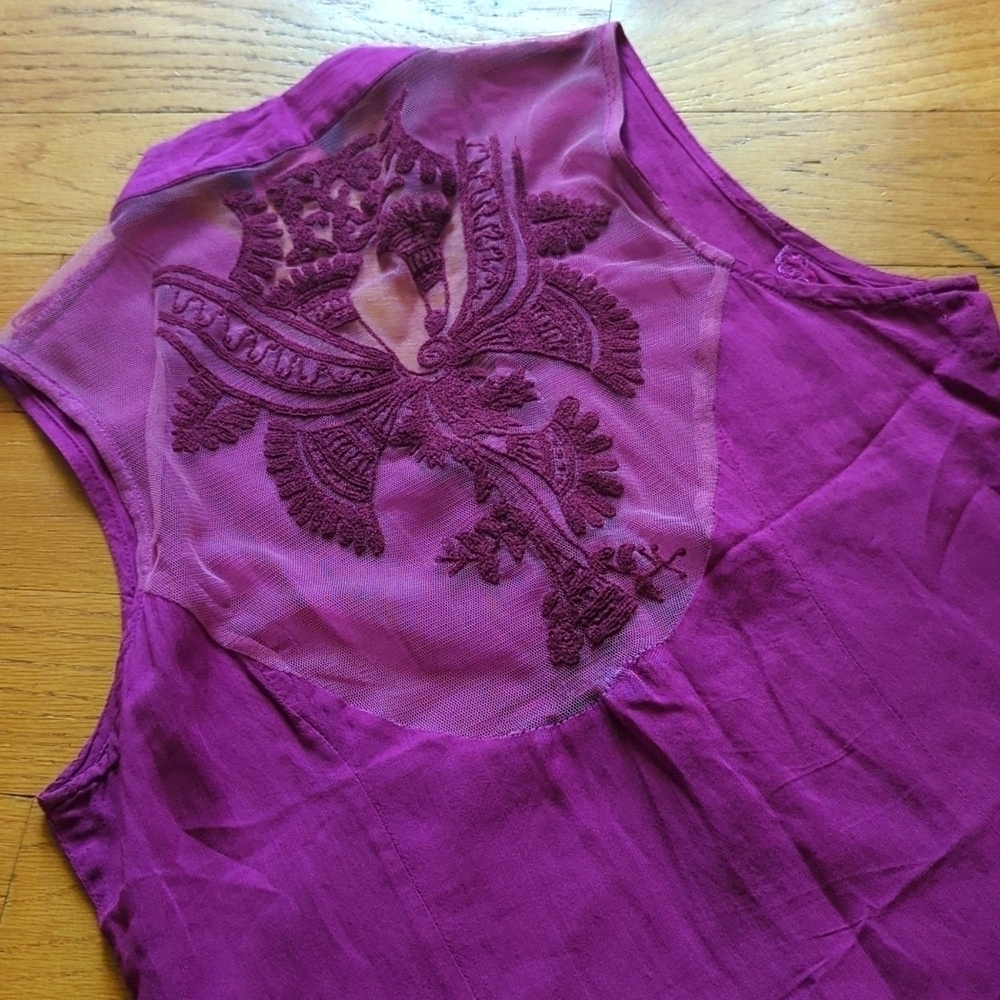 Just B. Beautiful 'the it Color" blouse